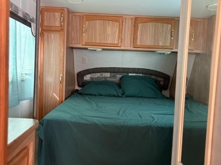 l2--2003-skyl-nomad-camper-image-12
