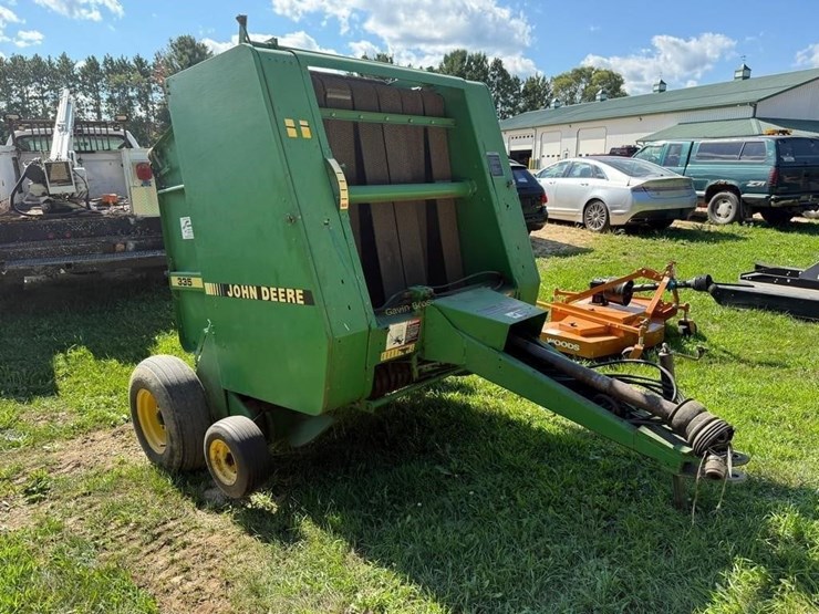 john-deere-335-image-1