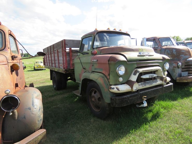 1958-gmc-370-series-truck-image-1