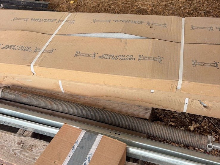 brand-new-chi-8ft-x-8ft-garage-door,-insulated-with-glass-image-7
