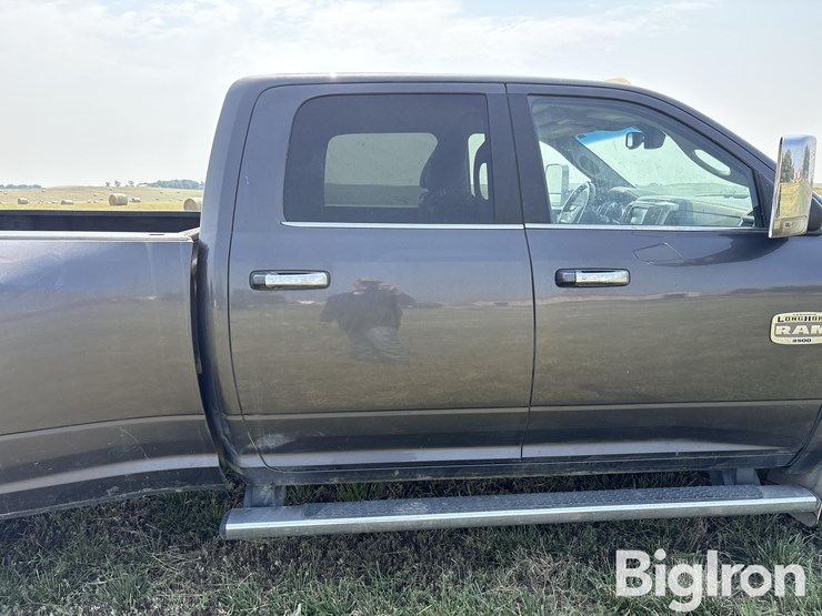 2017-dodge-3500-image-16