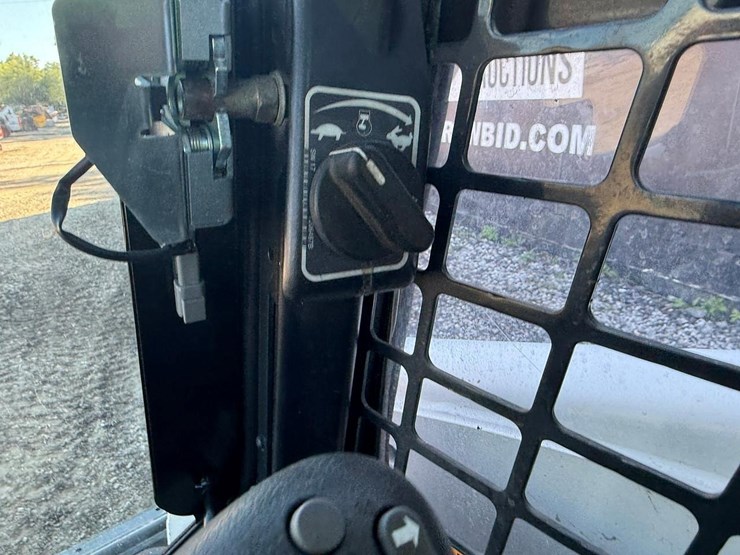 2020-bobcat-t740-image-26