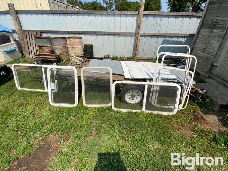 aluminum-camper-windows-image-2