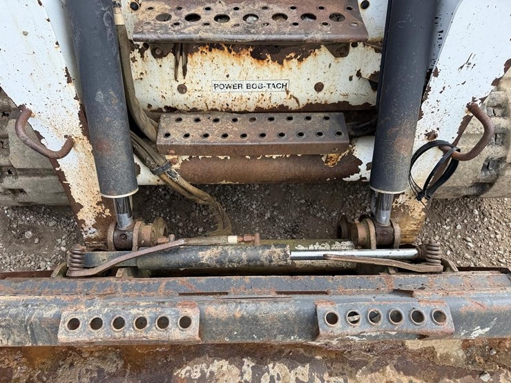 2007-bobcat-t320-image-10