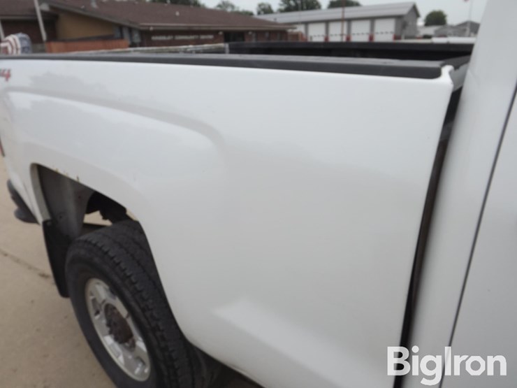 2017-chevrolet-k2500-image-19
