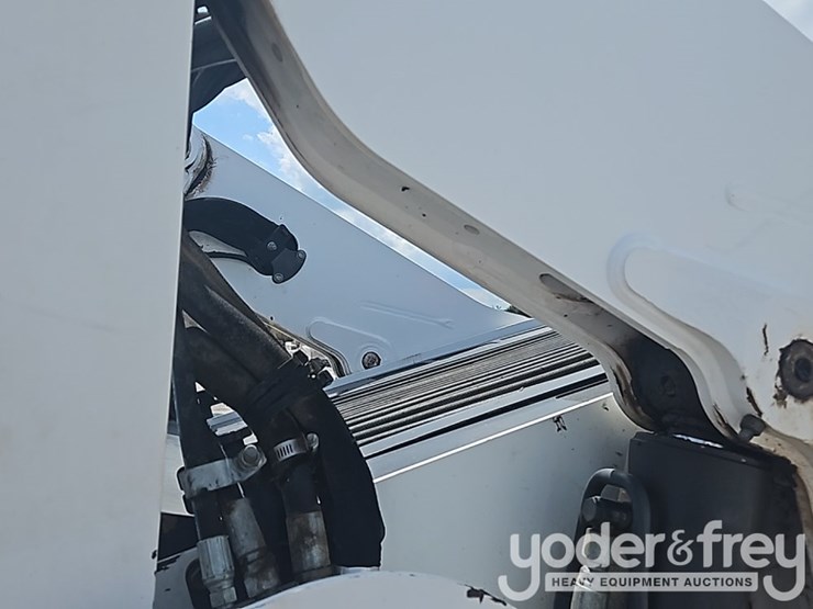 2016-bobcat-t870-image-9