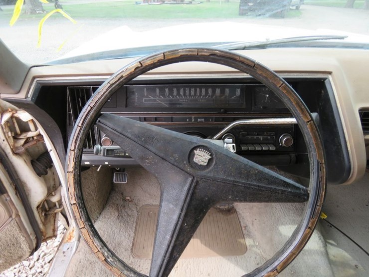 1969-cadillac-coupe-deville-2dr-ht-image-14
