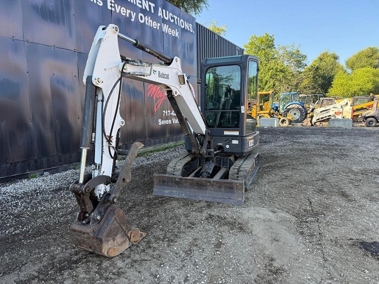 2011-bobcat-e32-image-7