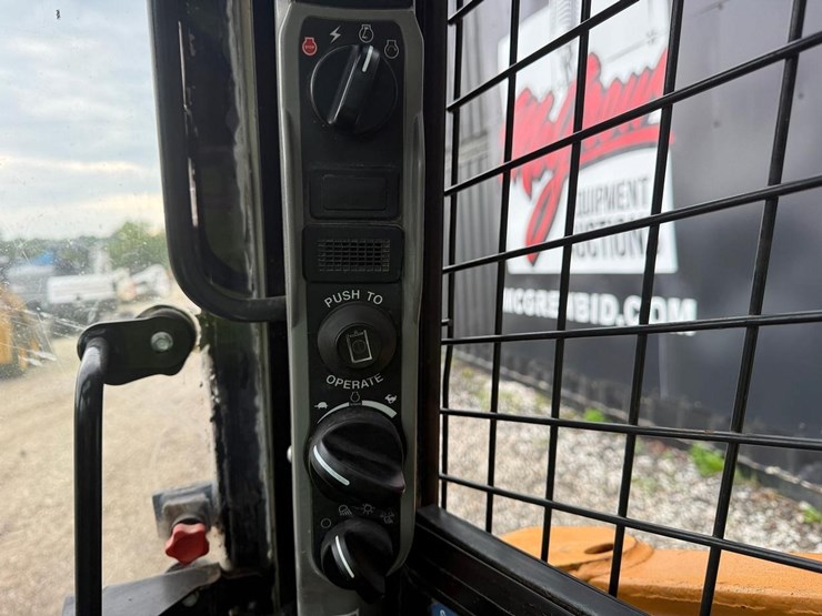 2022-case-tv450b-image-22