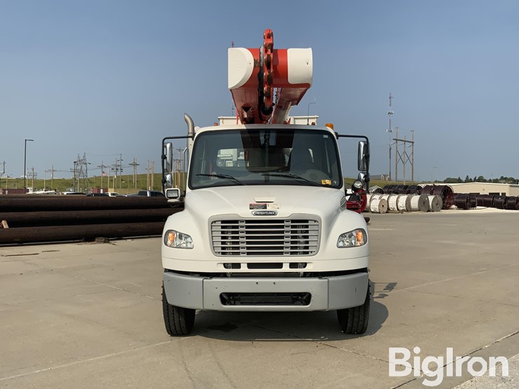 2015-freightliner-m2-106-image-2