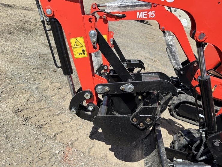 me15-hydraulic-excavator-image-10