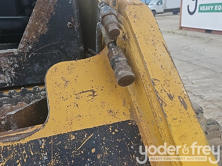 caterpillar-246-image-30