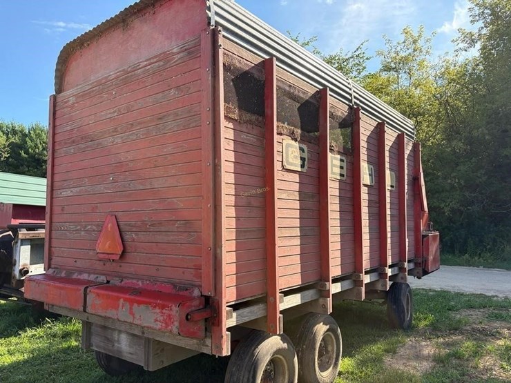 gehl-910-16'-chopper-box-image-7