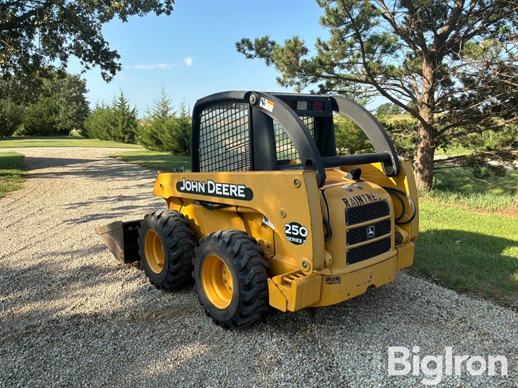 2004-john-deere-250-image-7