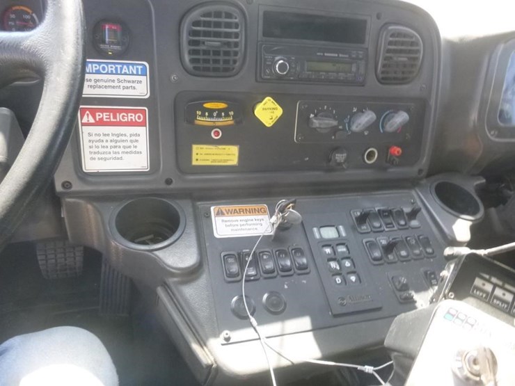 2017-freightliner-m2-street-sweeper-image-18