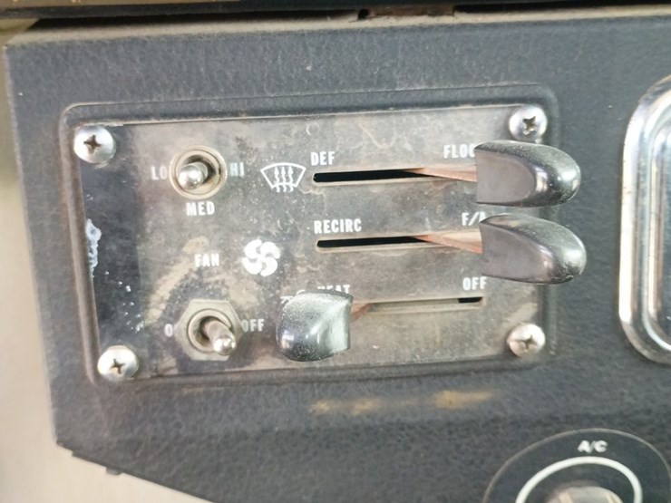 1985-peterbilt-359-image-26