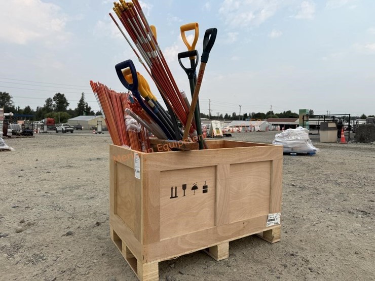asst.-snow-shovels-&-reflective-rods-image-12