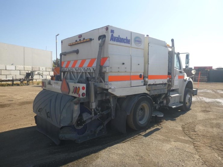 2017-freightliner-m2-street-sweeper-image-3