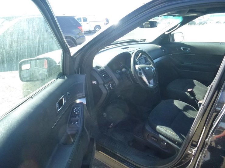 2015-ford-explorer-image-5