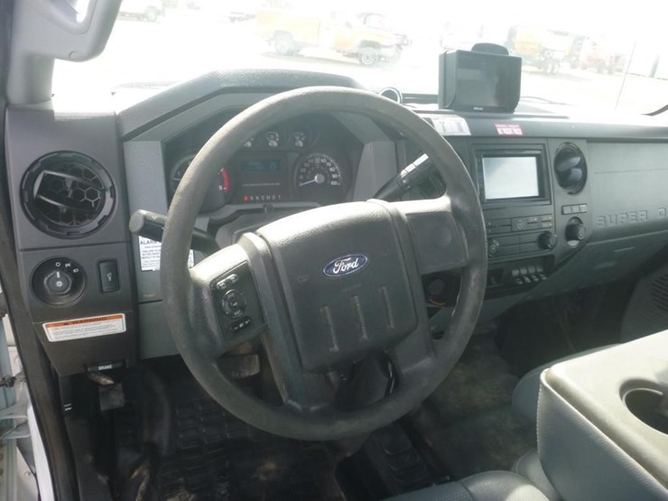 2013-ford-f550-image-28