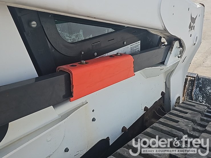 2016-bobcat-t870-image-11