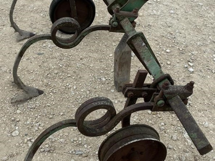 l2--3-pt-track-plow-image-2