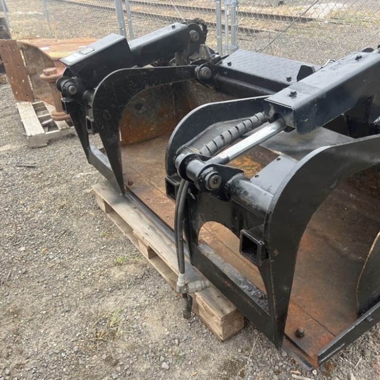2020 Titan 72" Grapple Bucket
