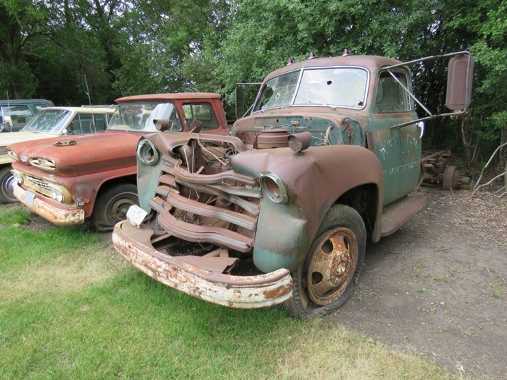 1950-chevrolet-truck-with-5-window-cab-image-1