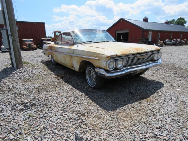 1961-chevrolet-impala-bubbletop-image-3