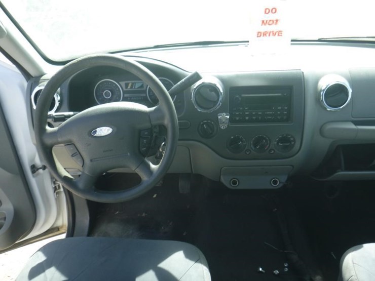 2005-ford-expedition-image-9