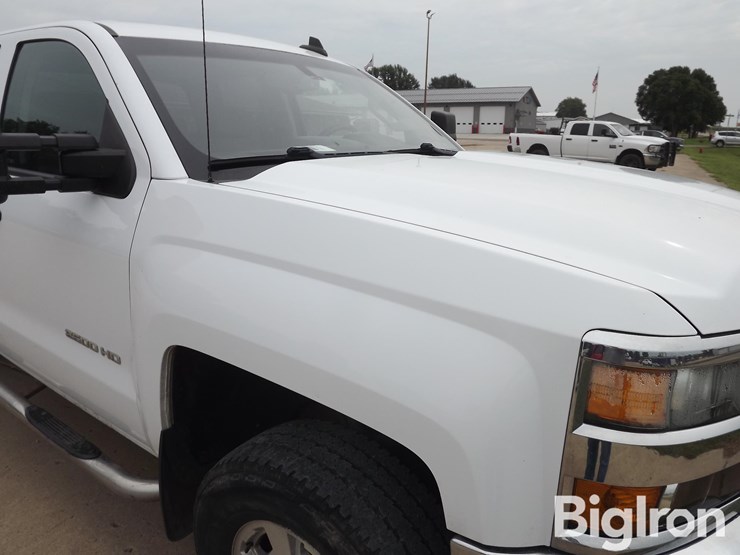 2017-chevrolet-k2500-image-13