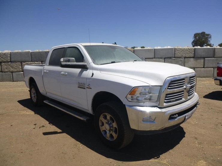 2017-dodge-3500-image-3
