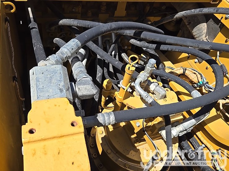2019-caterpillar-336-image-47