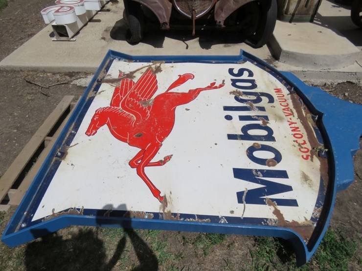 mobilgas-porcelain-sign-on-pole-with-frame-image-4