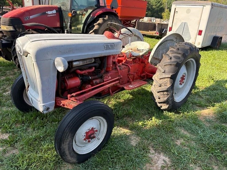 ford-tractor-image-1