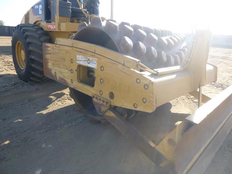 2011-caterpillar-cp56-image-18