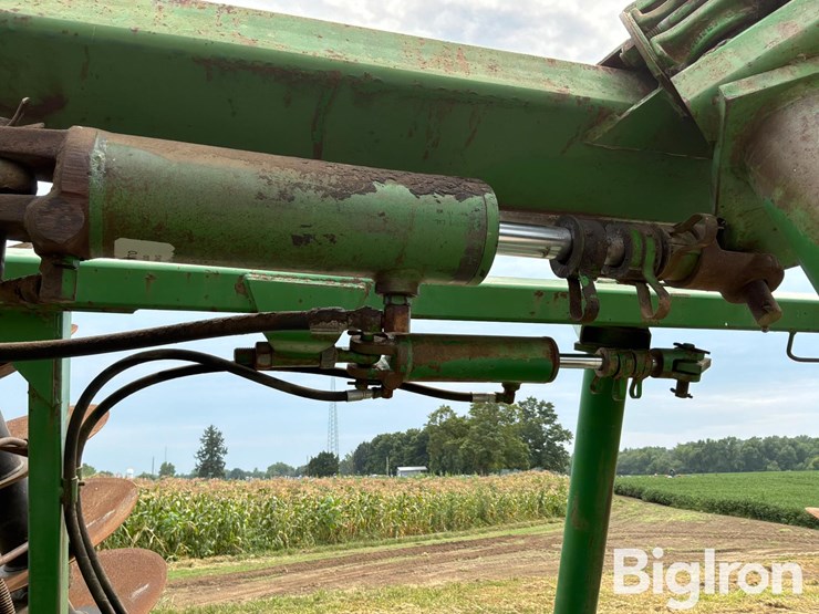 john-deere-230-image-11