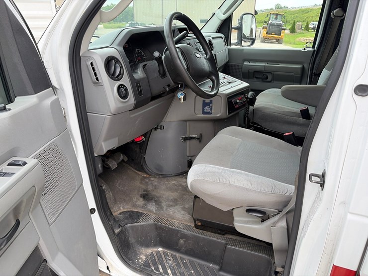 #101-•-2014-ford-ambulance-image-7