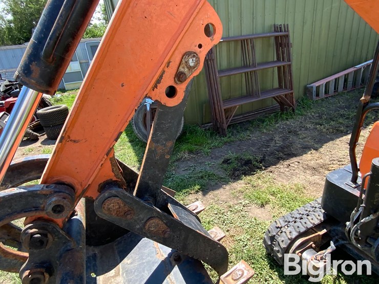 agt-industrial-mini-excavator-image-11