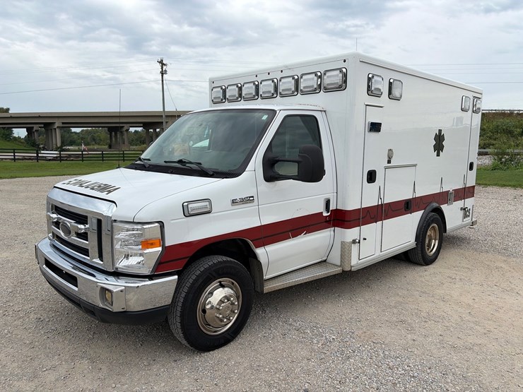 #101-•-2014-ford-ambulance-image-1