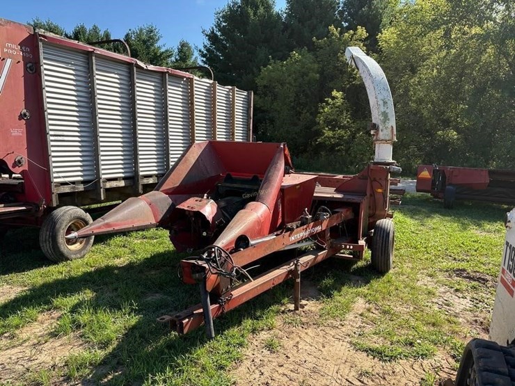 international-forage-harvester-image-1