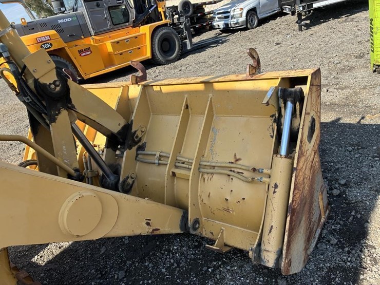 2000-caterpillar-436c-image-9