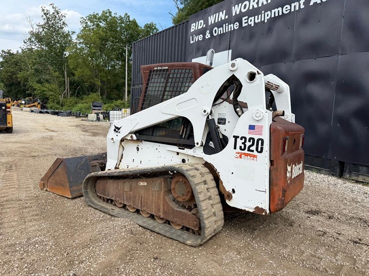 2007-bobcat-t320-image-2