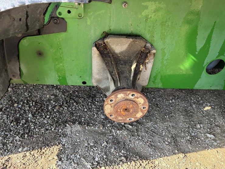 2019-john-deere-gator-image-6