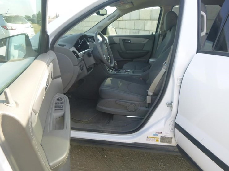 2015-chevrolet-traverse-image-8