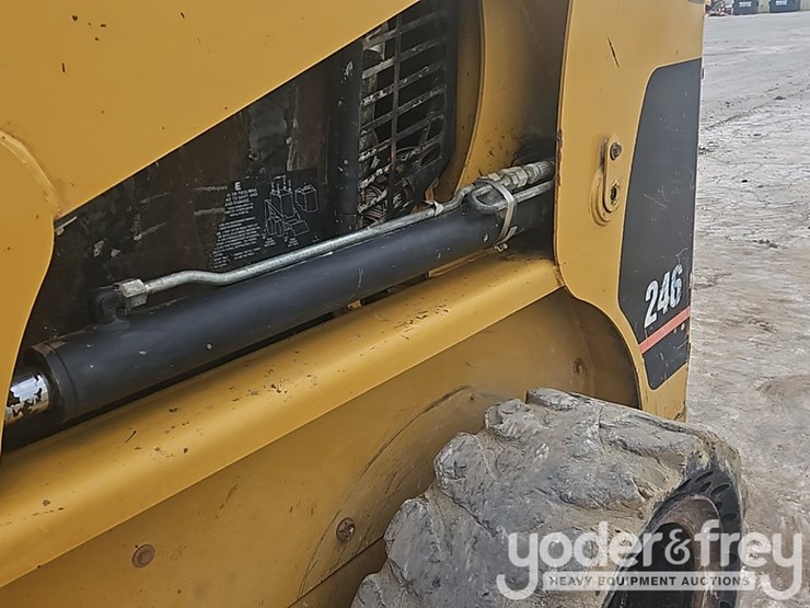 caterpillar-246-image-21