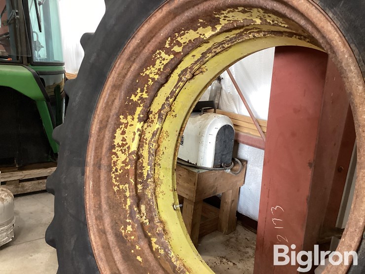 john-deere-520-image-11