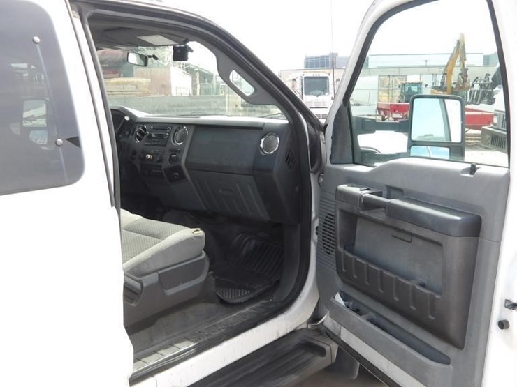 2011-ford-f550-image-14