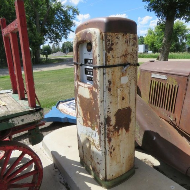 Double Sided Computing Gas Pump