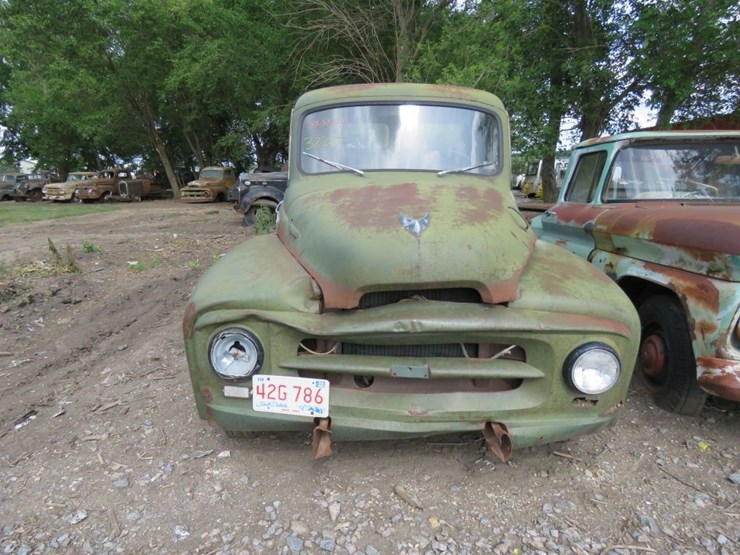 1953-international-r110-image-2